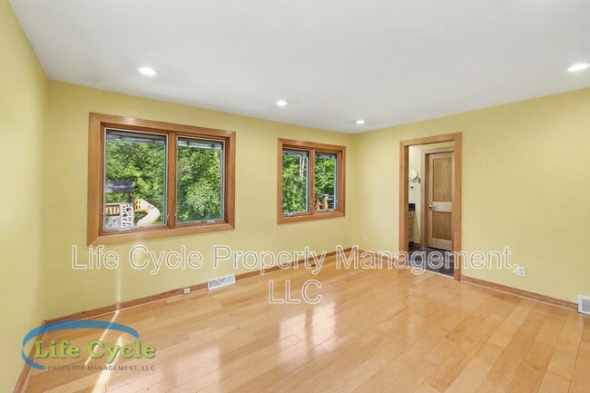 Building Photo - 4395 Shady Oak Ct