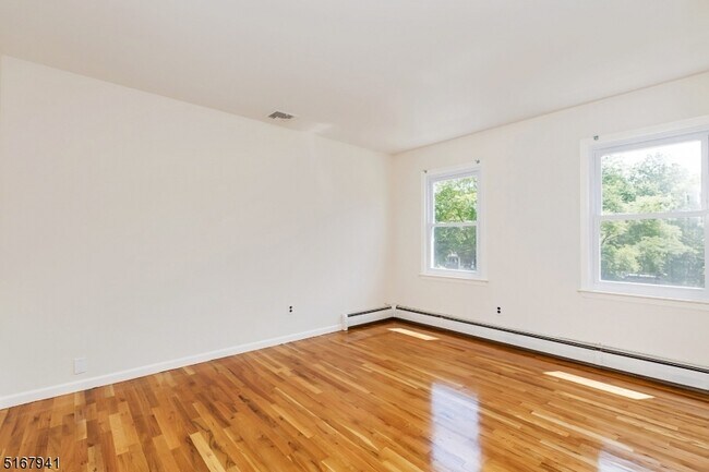 Building Photo - 6 Jean Dr