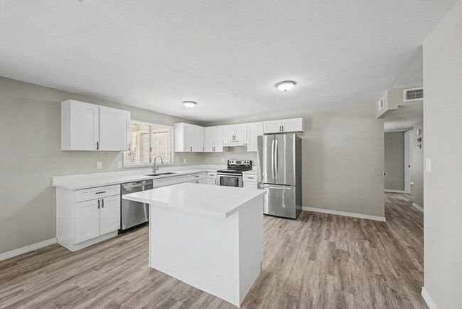 Building Photo - Single Family
