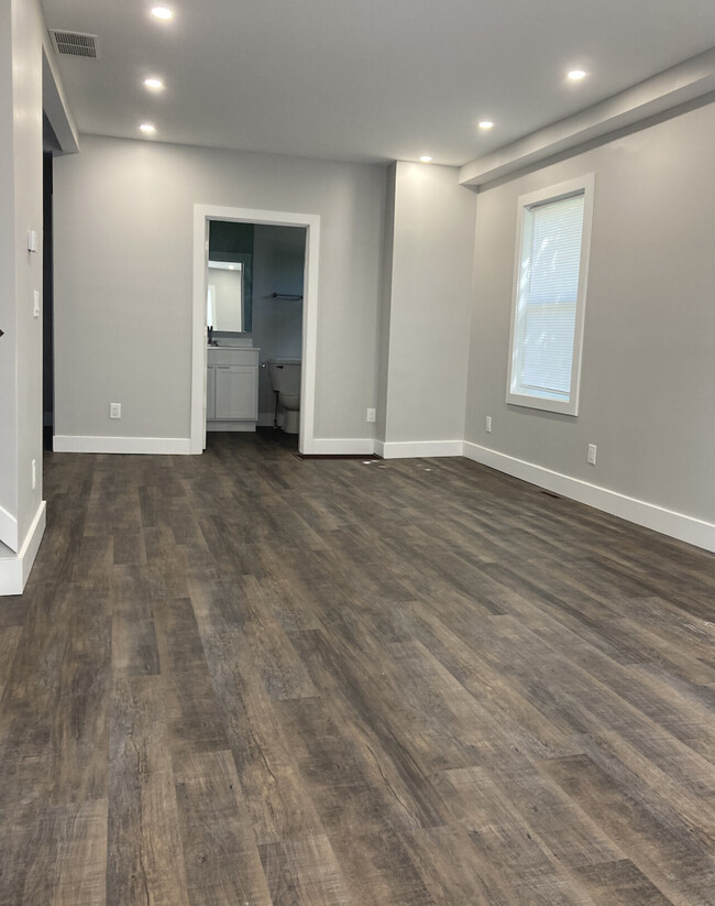 Building Photo - 1229 Sorin