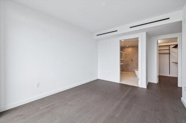 Building Photo - 320 Adolphus Ave