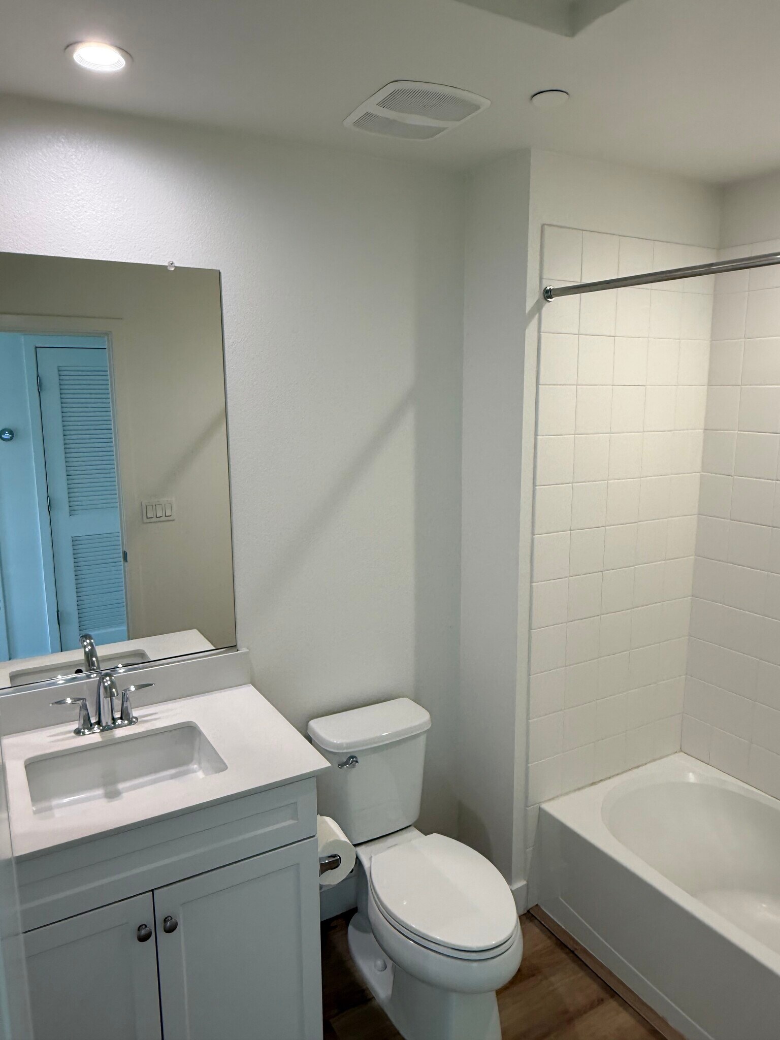 Building Photo - 30722 Sugarmill Ln
