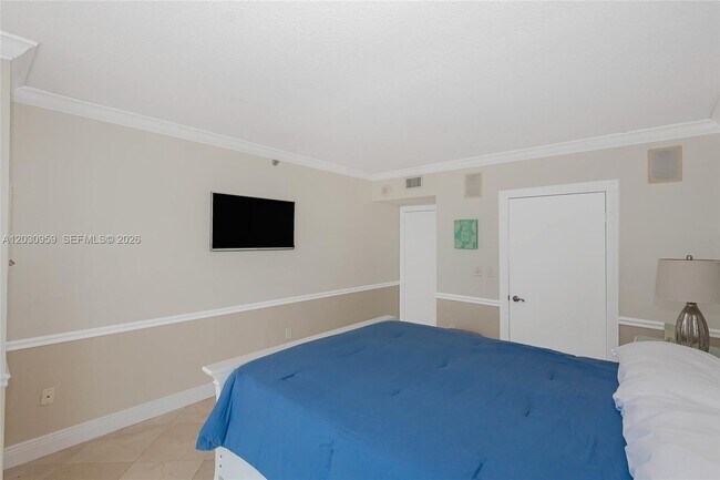 Building Photo - 8855 Collins Ave