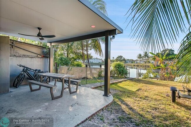 Building Photo - 447 Sunshine Dr