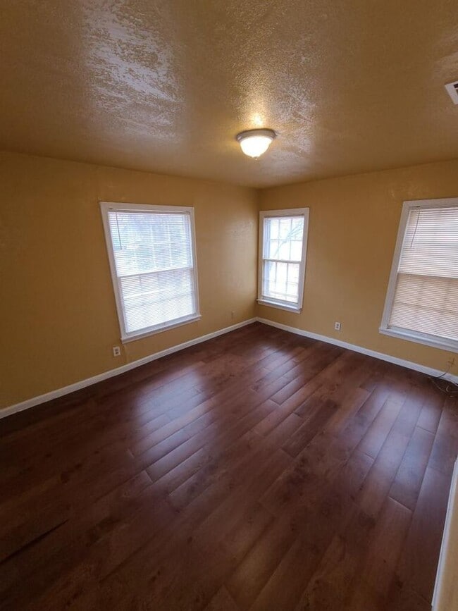 Building Photo - Single Family Home Available 76119
