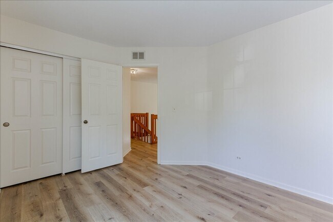 Building Photo - 309 E Theodore Ln