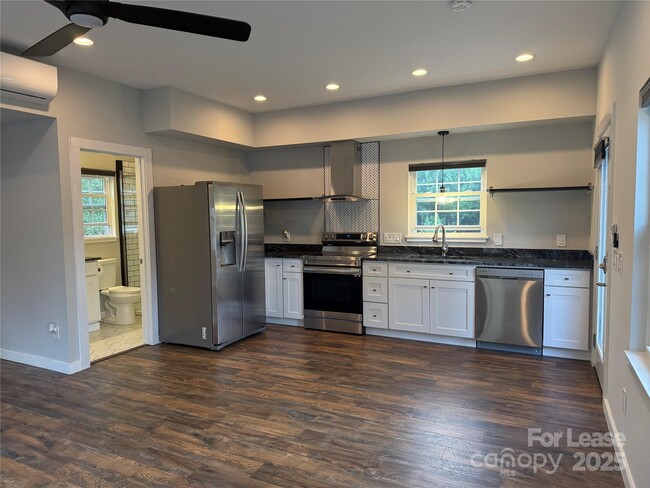 Building Photo - 607 Conestoga Dr