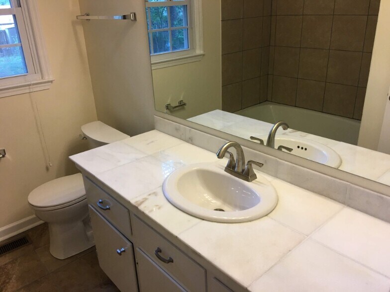 Building Photo - 4527 Berini Dr