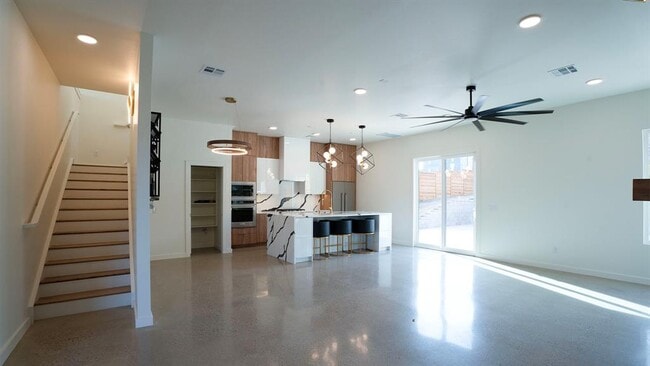 Building Photo - 605 N Idaho Ave