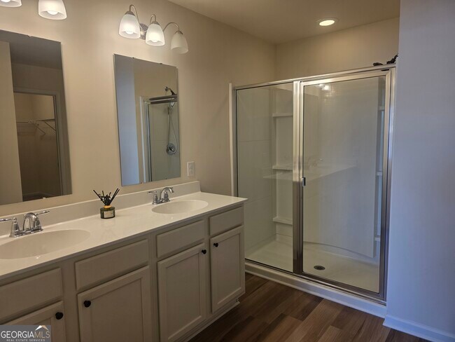 Building Photo - 234 Bellflower Cir