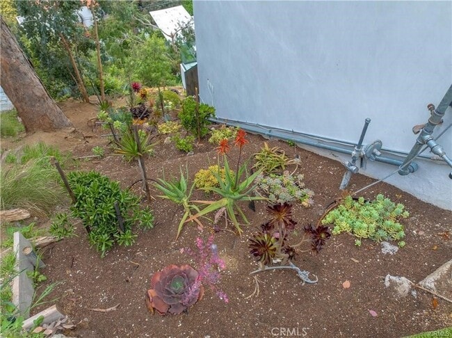 Building Photo - 8566 Hollywood Blvd