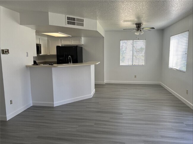 Building Photo - 2612 Avenida Del Vista