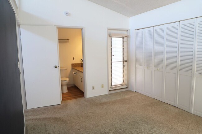 Building Photo - 95-341-341 Mahapili Ct