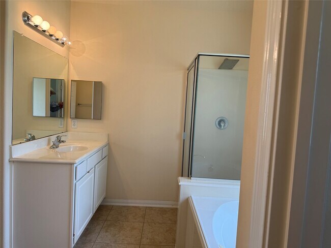 Building Photo - 10727 Gilford Crest Dr