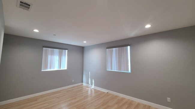 Building Photo - 84(142-144 1/2)