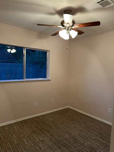 Building Photo - 5414 Fawn Trail Ln