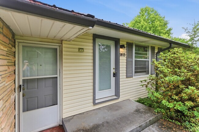 Building Photo - 1415 Creekwood Dr