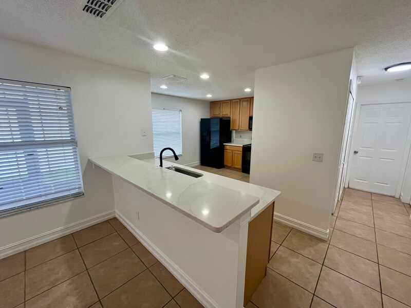 Building Photo - 2320 Stone Abbey Blvd