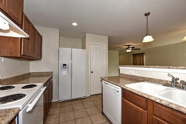 Building Photo - BEAUTIFUL SINGLE STORY HOME  |  CLOSE TO H...