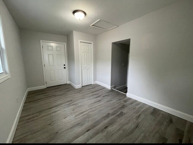 Building Photo - 3106 Greenway Dr