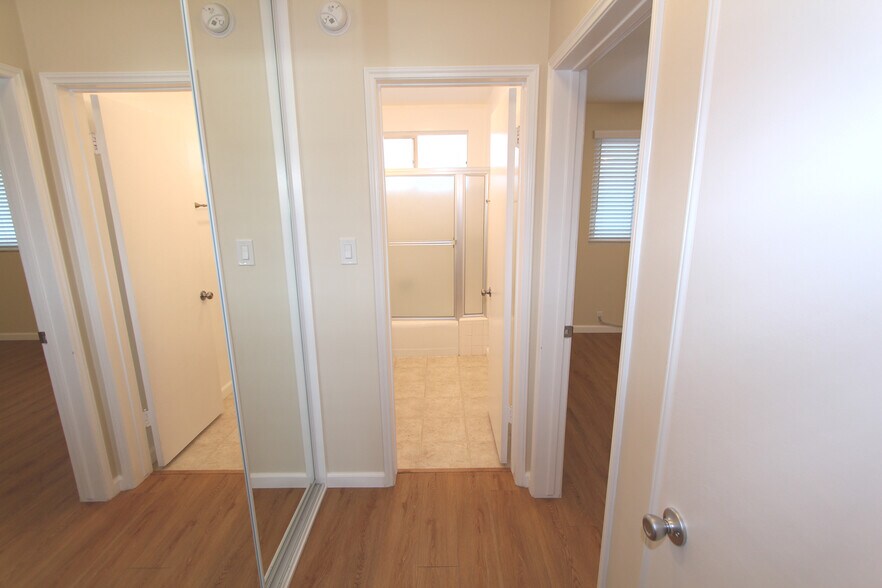 Building Photo - 4800 Woodley Ave