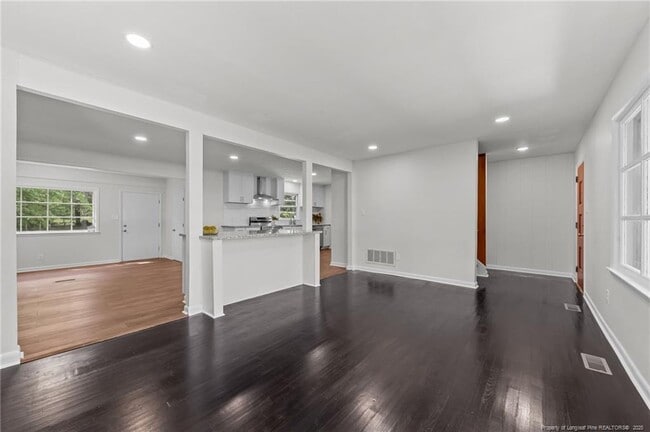 Building Photo - 13520 Oakwood Dr