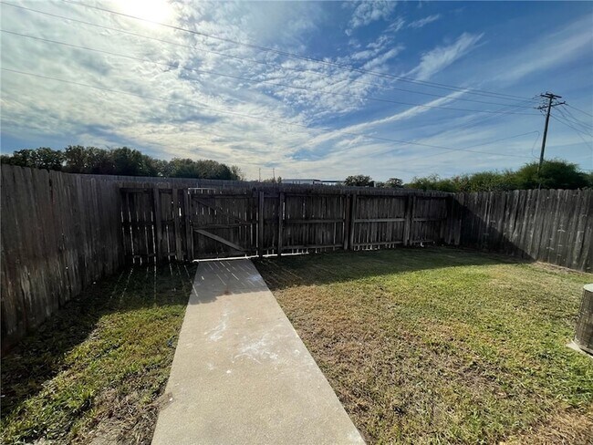 Building Photo - 3838 Oldenburg Ln