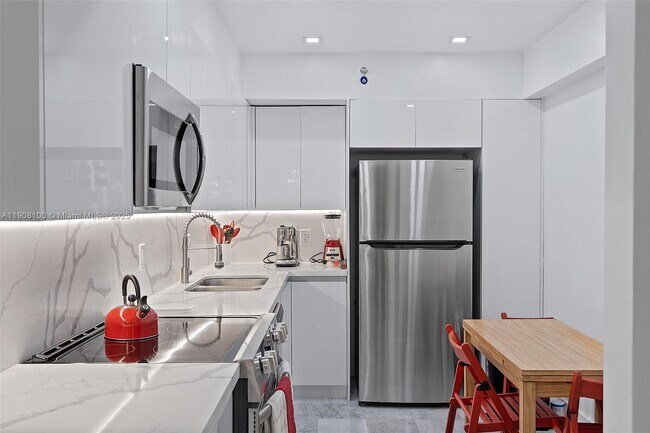 Building Photo - 20515 E Country Club Dr