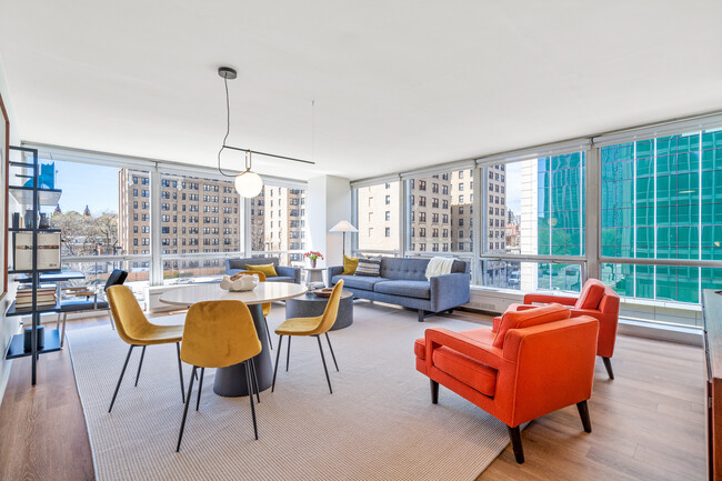 Building Photo - 340 W Diversey Pkwy