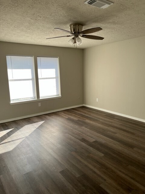 Building Photo - 16326 Locke Haven Dr