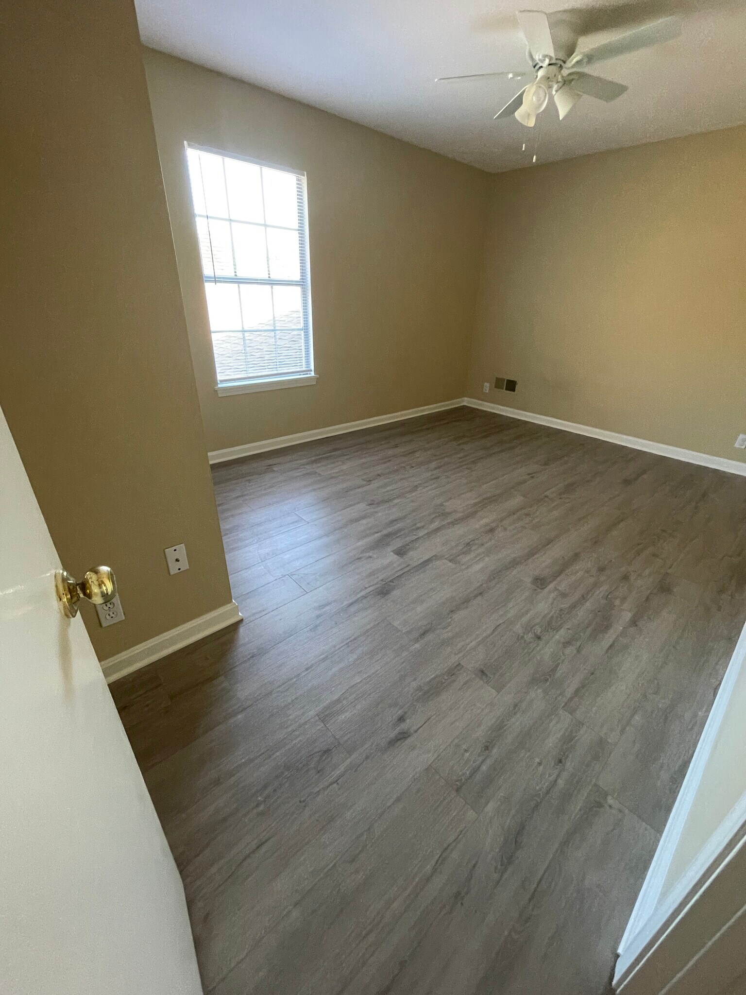Bedroom - 11700 Robindale Rd
