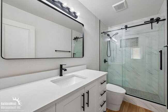 Building Photo - Beautiful 4Bdm 2Ba Home with Private Backyard in Gilbert!