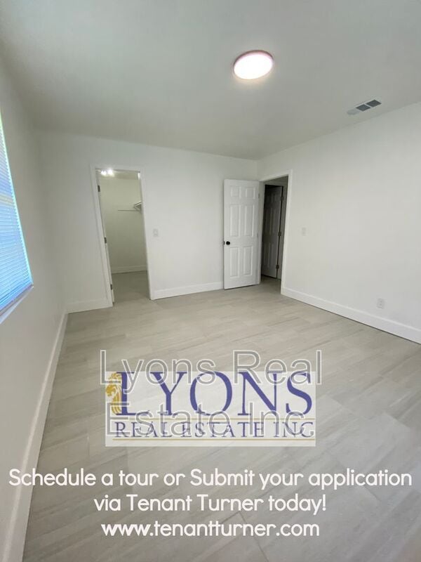 Building Photo - 1102 S Gordon Ave