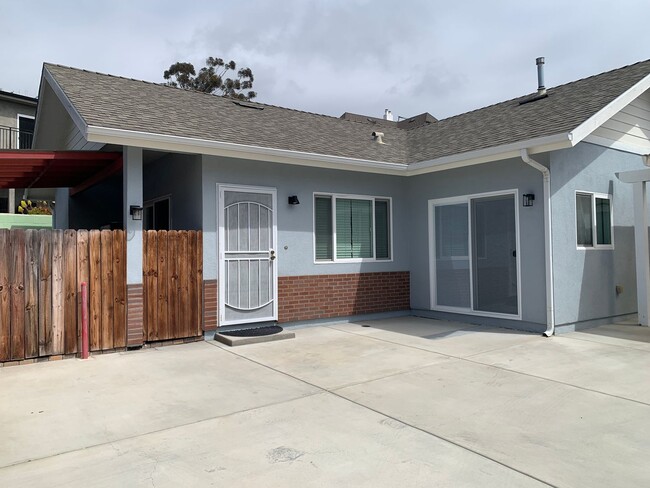 Building Photo - FURNISHED Short Term Rental 2+ 2 Cottage -...