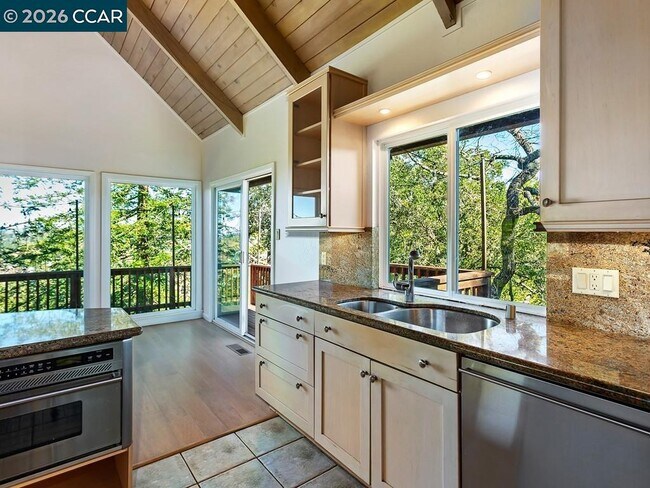 Building Photo - 99 Longridge Rd