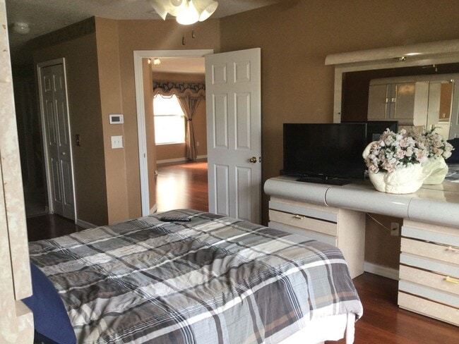 Building Photo - 410 Bloomfield Dr