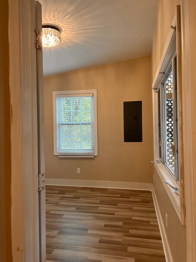 Building Photo - 1045 Utterback Store Rd