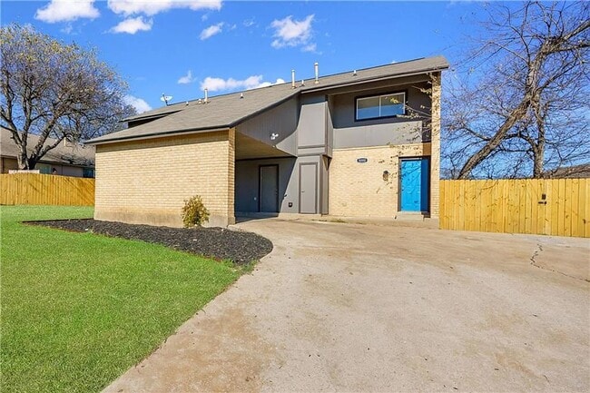Building Photo - Modern Comfort Meets Relaxed Living in This Bright, Stylish Home with a Private Backyard Oasis
