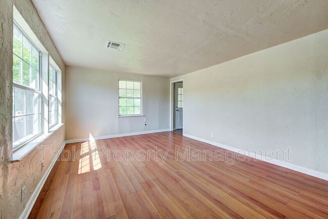 Building Photo - 4209 NE 16th St