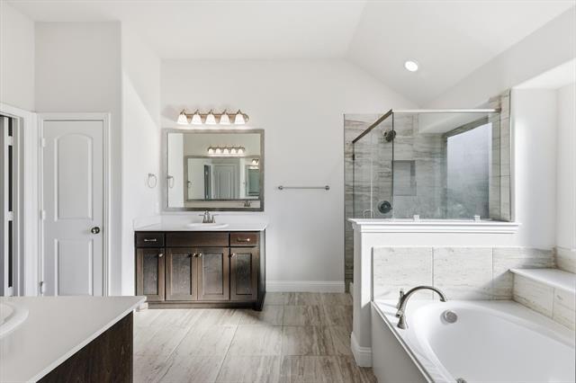 Building Photo - 513 Oleander Dr