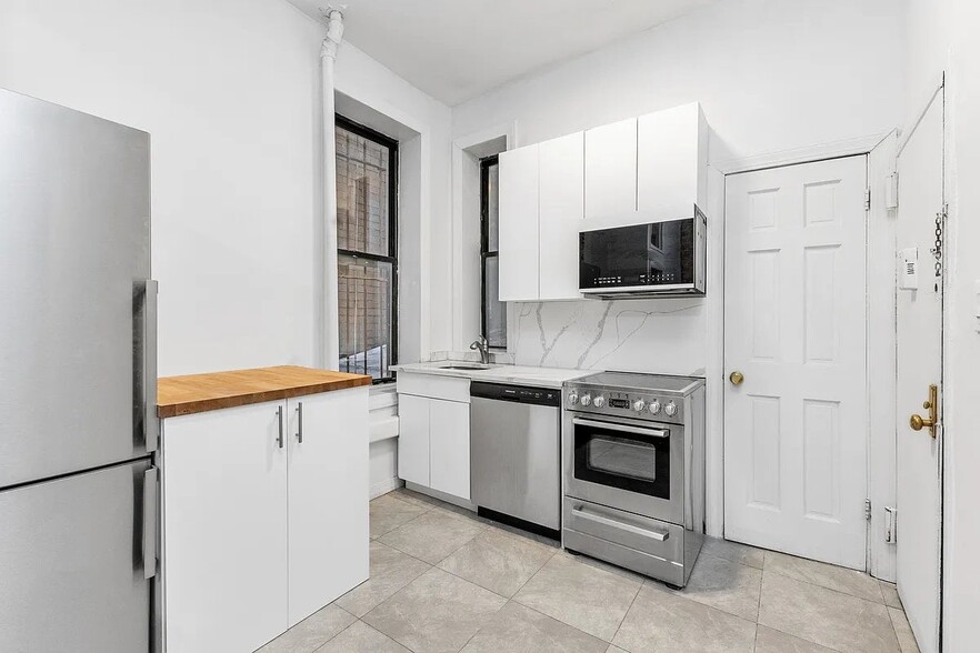 Building Photo - 303 Broome St