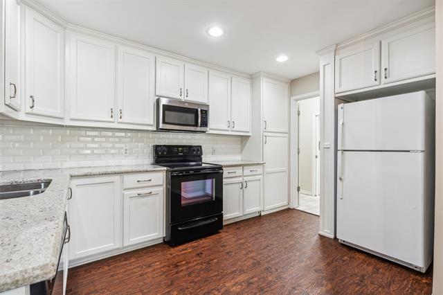 Building Photo - 5805 Tracyne Dr