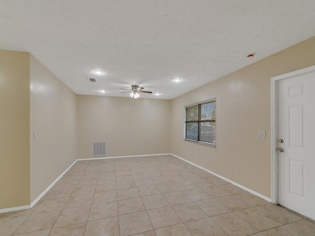 Building Photo - 1166 SE Preston Ln