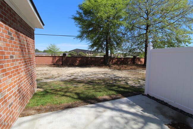 Building Photo - 33 Grove Cir