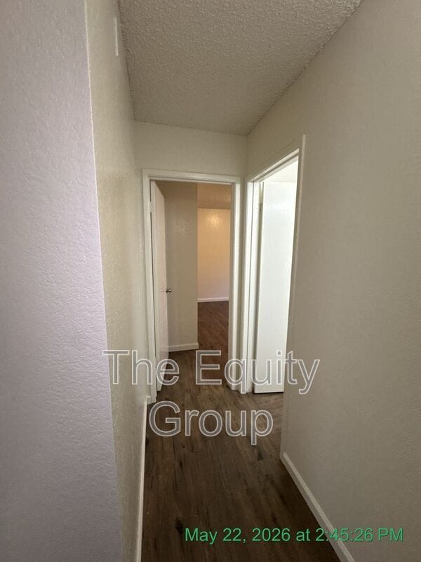 Building Photo - 148 S Peppertree St