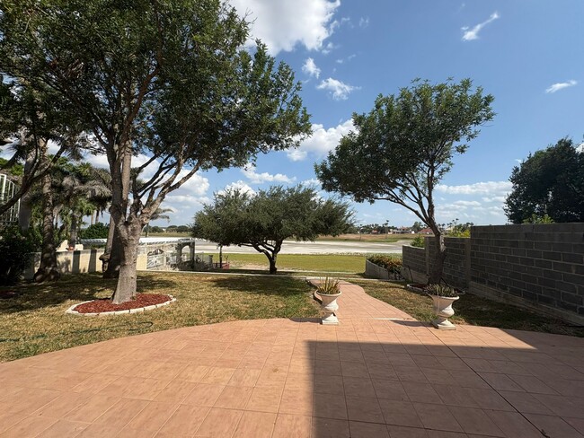 Building Photo - 210 Rio Grande Dr