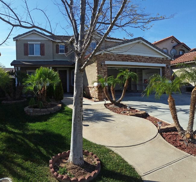 Primary Photo - Beauty in the Details - 3 Bedroom / 2.5 Ba...