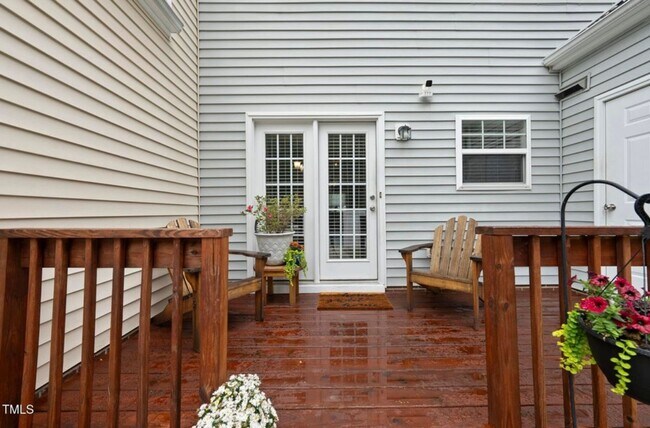 Building Photo - 619 Laurens Way