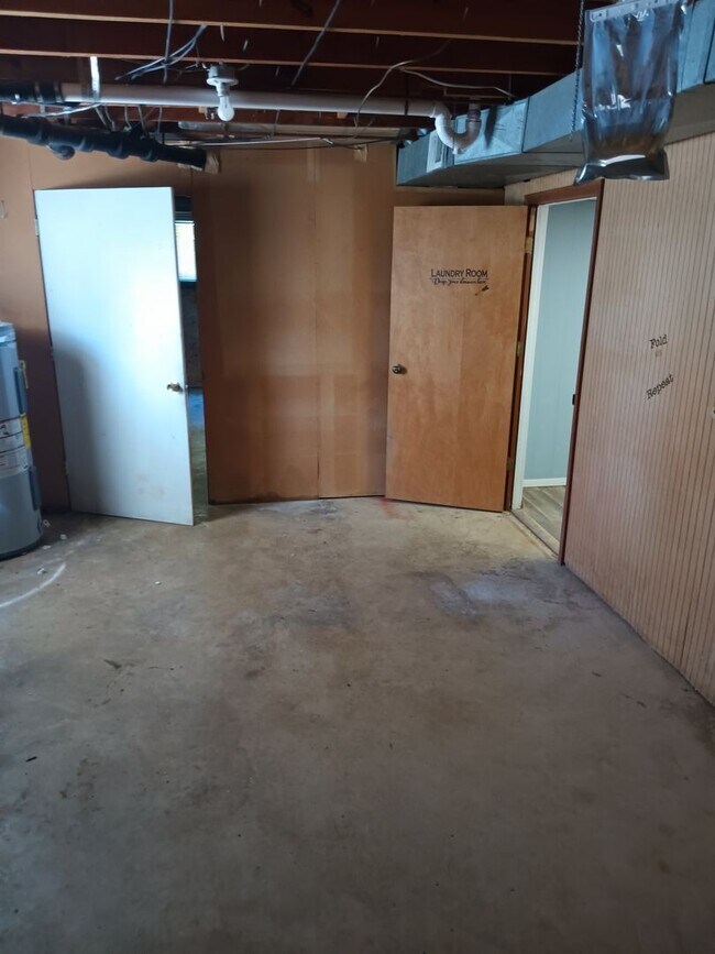 Building Photo - 3 or 4 Bedroom / 2 Bath Home   Kingsport TN