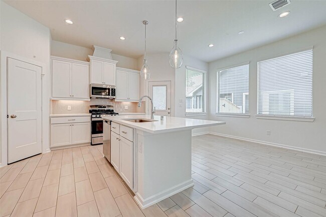 Building Photo - 580 Longleaf Pine Dr